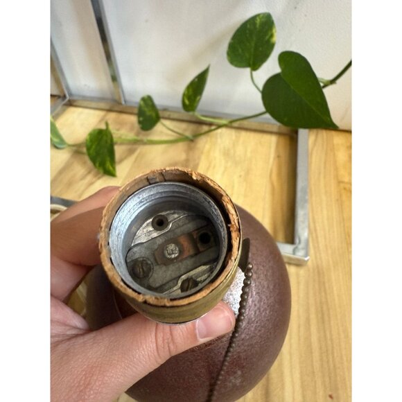 Vintage Round Table Lamp with Pull Chain - Picture 5 of 8